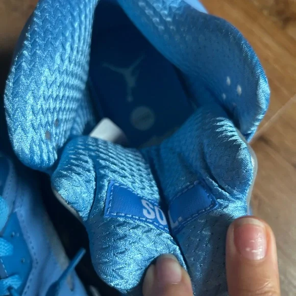 Jordan Athletic Shoes in Light Blue and Black - Picture 5 of 7